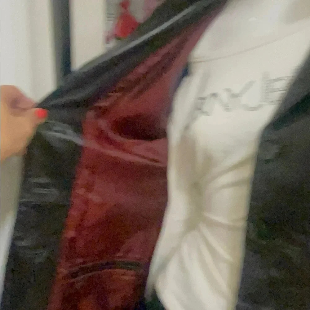 Wilson's leather 100% leather jacket is soft and shiny. Beautiful design - Picture 15 of 16